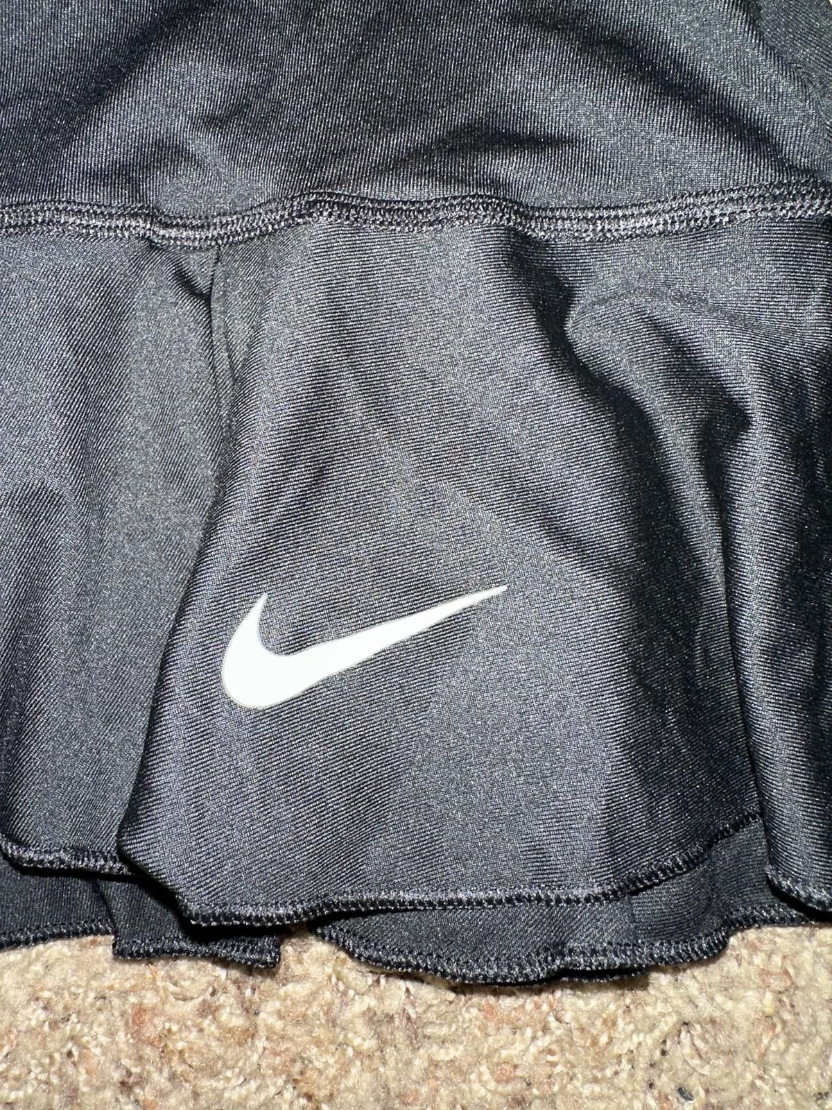 Designer Nike Women’s Flirty Knit Black/White Skirt Size 26" / US 2 / IT 38 - 2 Thumbnail