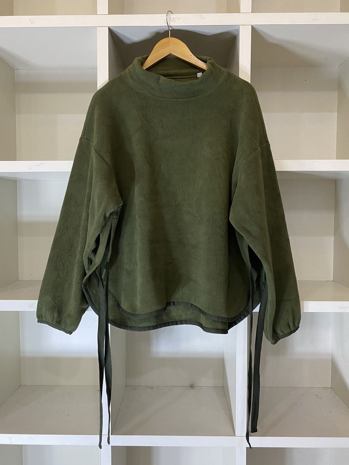 Uniqlo × White Mountaineering Uniqlo White Mountaineering fleece Sweater Size XL / US 12-14 / IT 48-50 - 2 Thumbnail