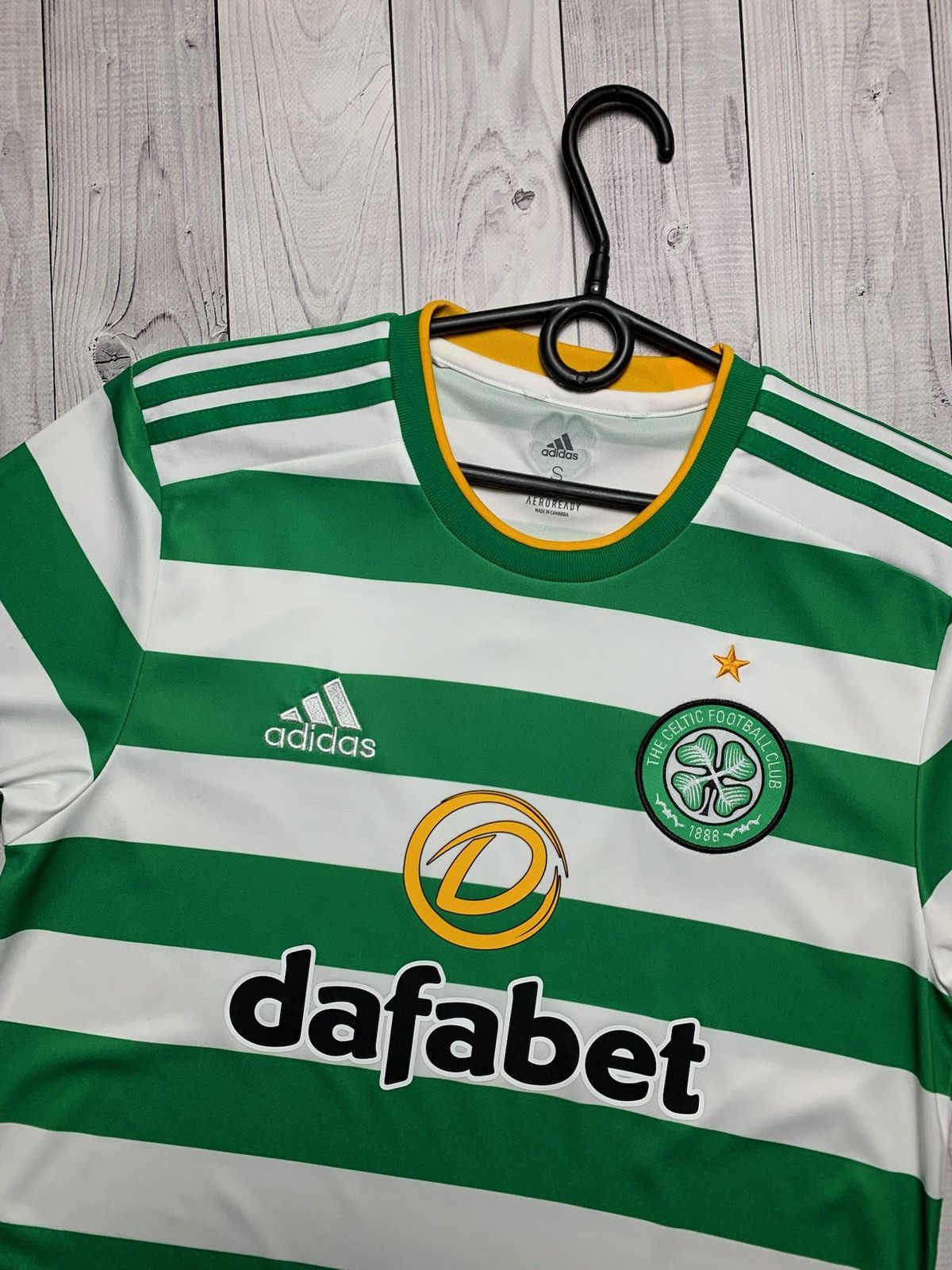 Adidas × Vintage Vintage adidas Celtic soccer jersey size S Size US S / EU 44-46 / 1 - 2 Thumbnail
