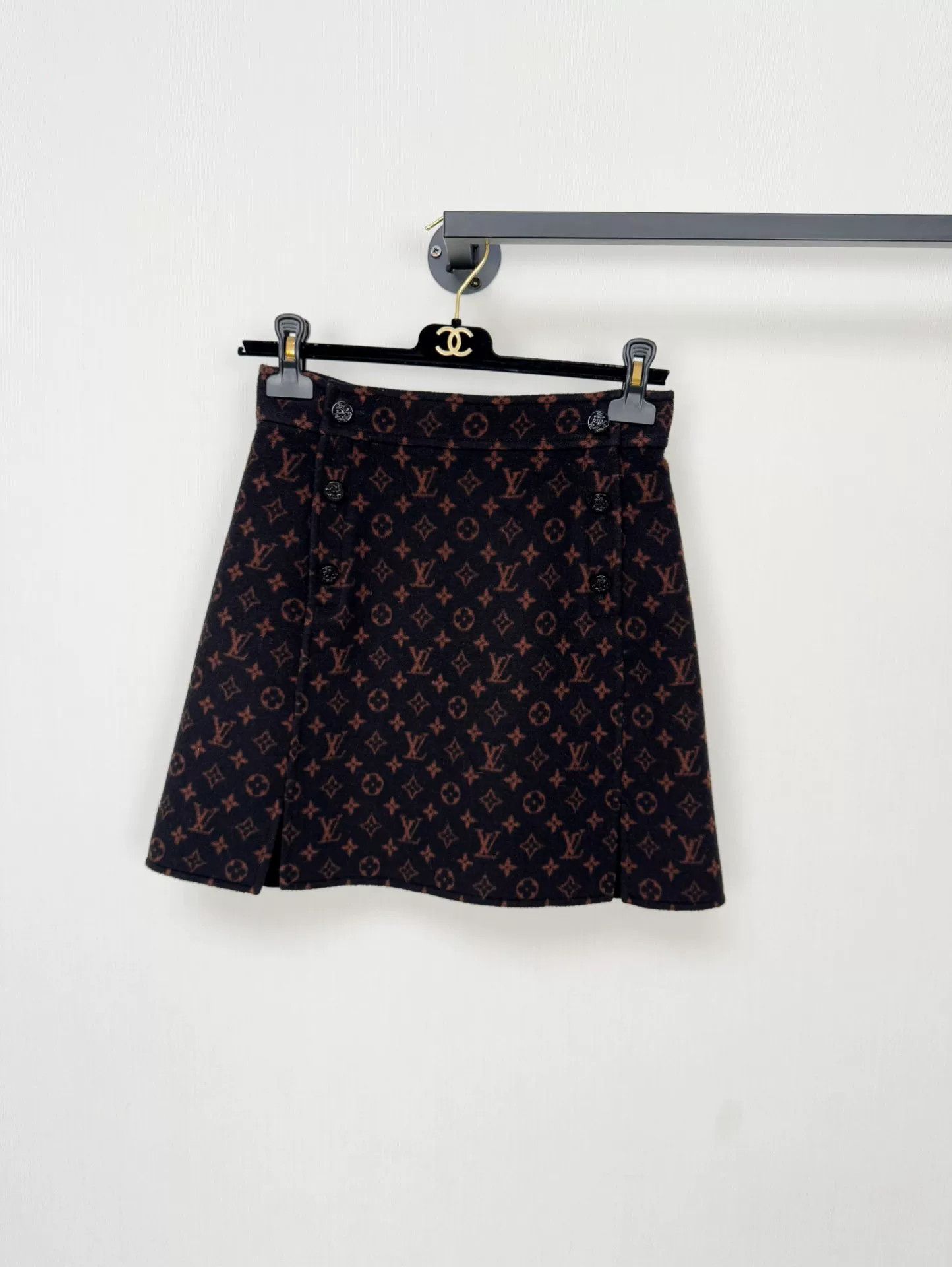 Louis Vuitton Louis Vuitton Wool Mini Skirt Size US 34 / EU 50 - 1 Thumbnail