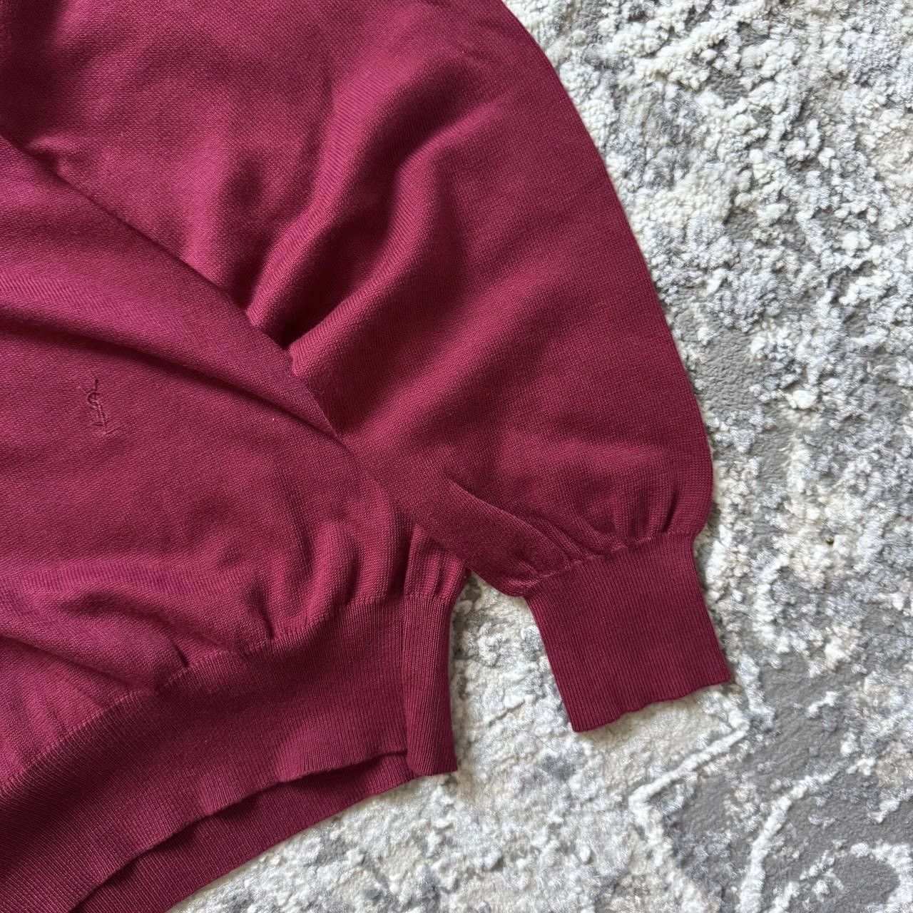 Yves Saint Laurent Vintage Yves Saint Laurent YSL Maroon V-Neck Sweater Size L Size US L / EU 52-54 / 3 - 3 Thumbnail