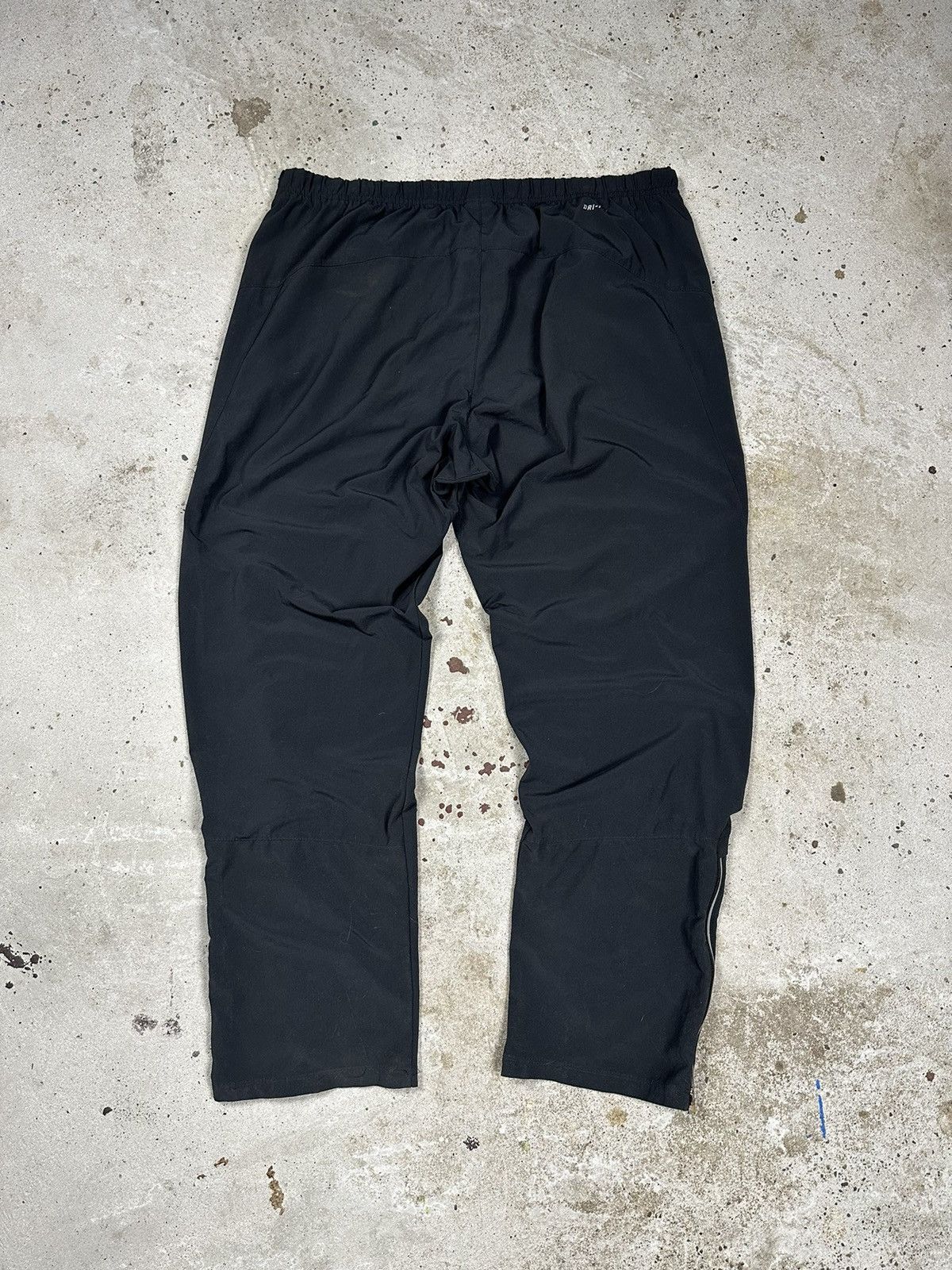 Nike × Vintage Vintage Y2K Nike Black Track Pants Swoosh Baggy Size US 34 / EU 50 - 2 Thumbnail