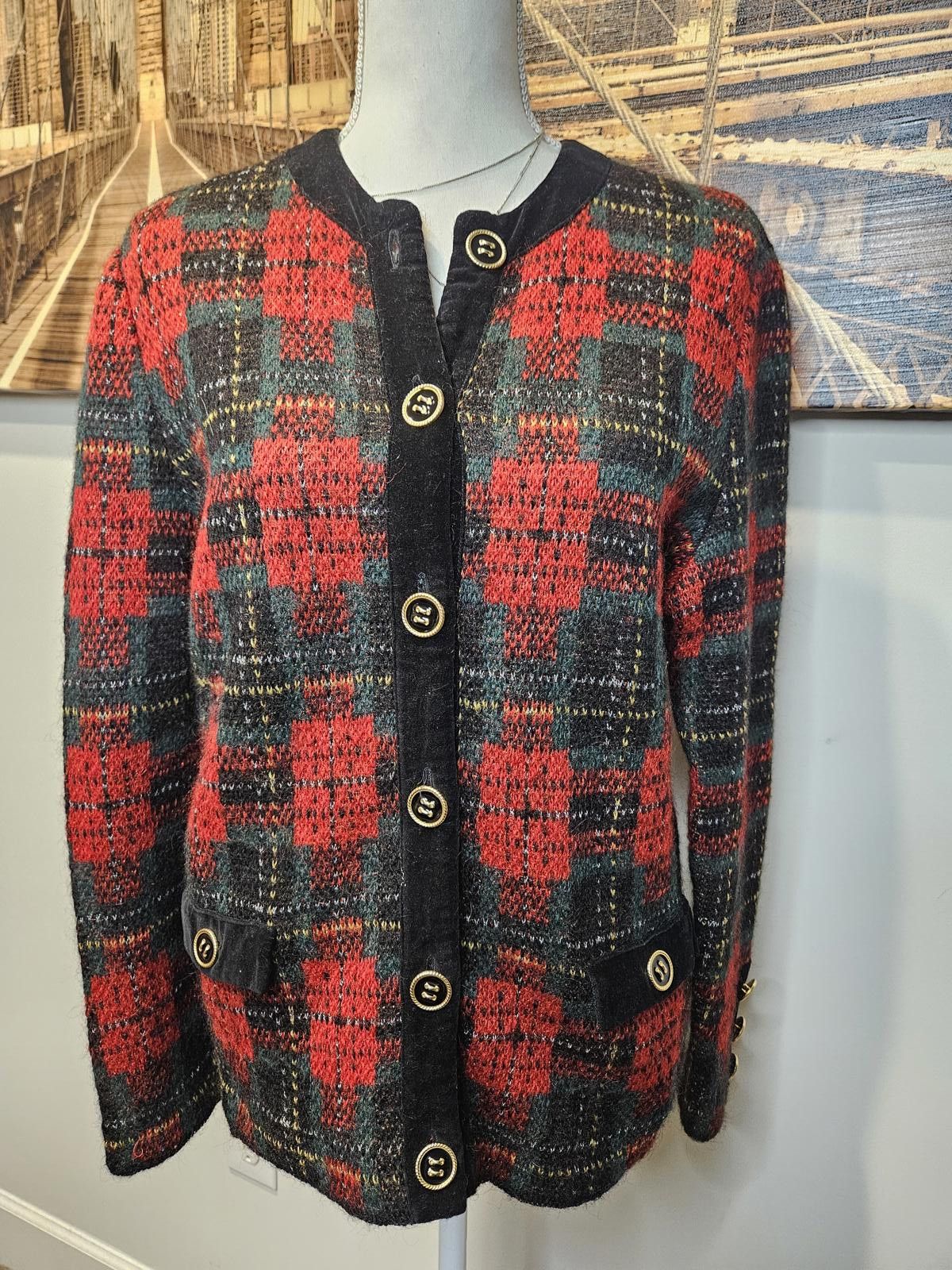 Designer Doncaster Vintage Classic Plaid Cardigan with Gold Buttons Size M / US 6-8 / IT 42-44 - 1 Thumbnail