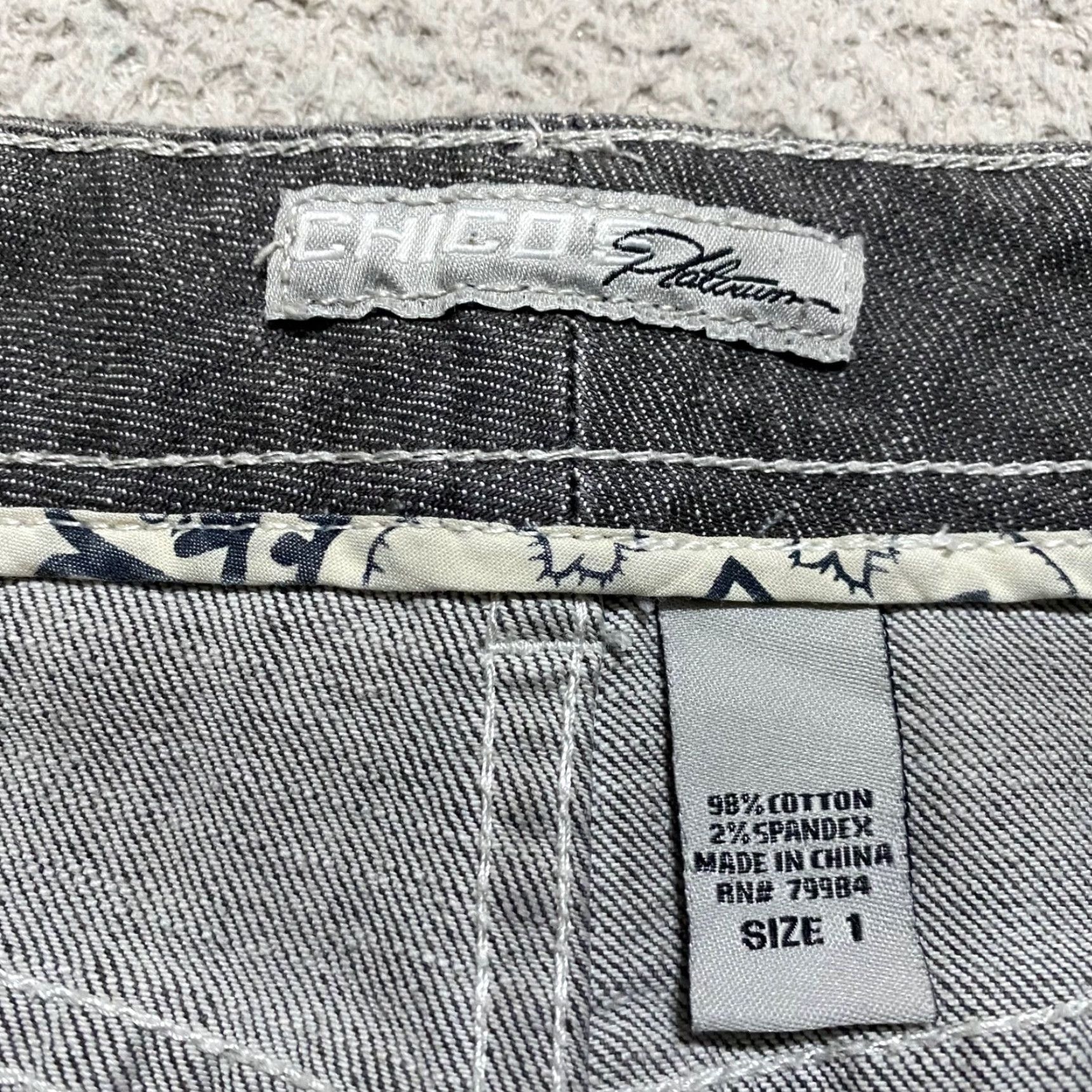 Vintage Chico's Jeans Gray Medium Wash Straight Crop Mid Rise Womens 8 Denim 23.5 Inseam 5-Pocket Stretch Cotton Spandex Regular Rise Shirt? Size 30" / US 8 / IT 44 - 3 Thumbnail
