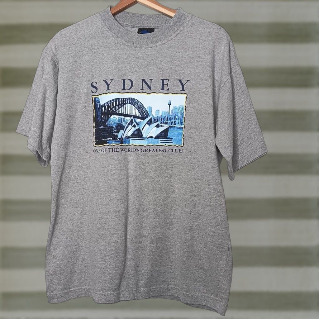 Vintage VINTAGE Samsousan Sydney Australia Skyline Travel Gray T Shirt Mens Large Short Sleeve Crew Neck Graphic Print Regular Cotton Knit Pattern Solid 1990s Size US L / EU 52-54 / 3 - 1 Thumbnail