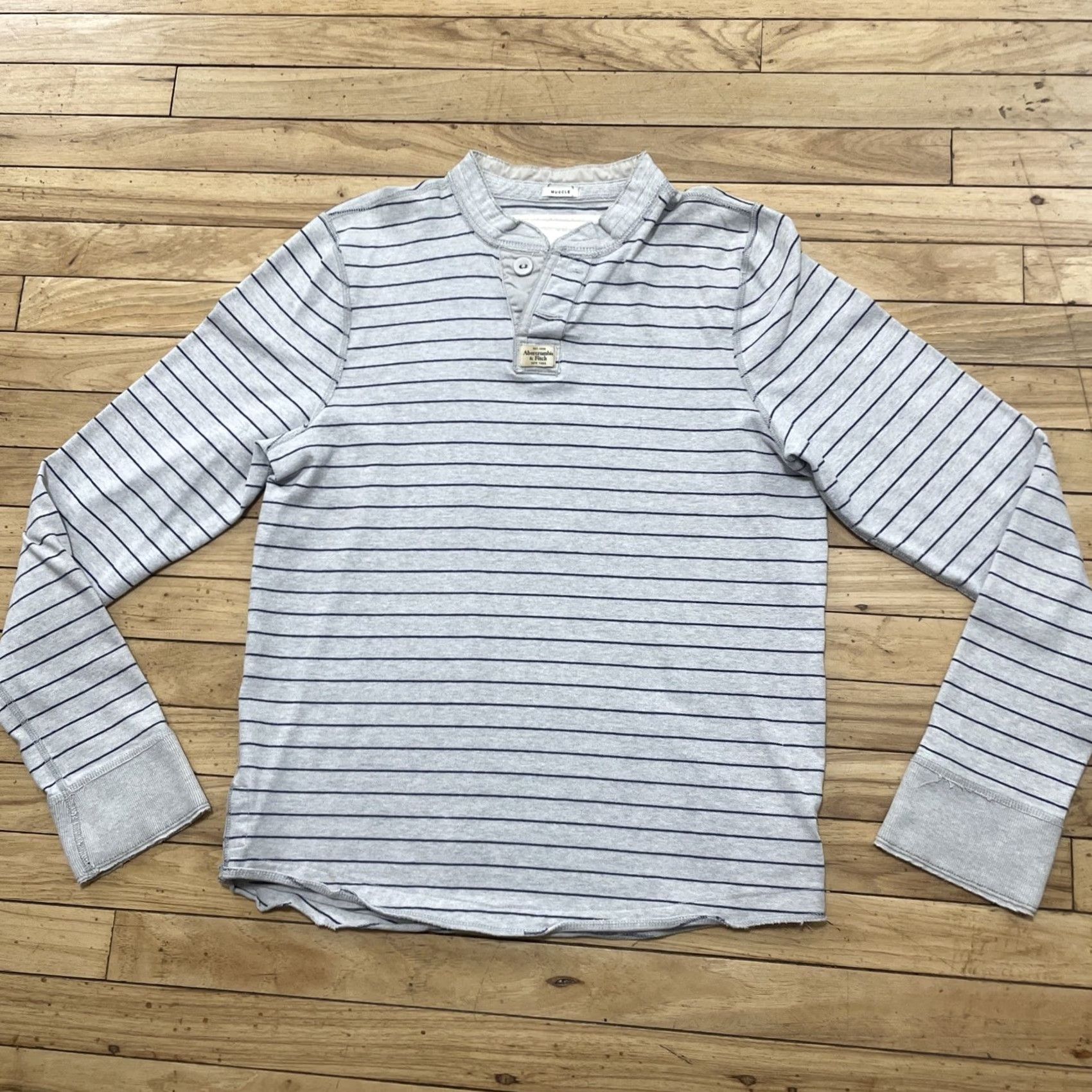 Abercrombie & Fitch Abercrombie & Fitch Y2k Henley Shirt Men XL Gray Thermal Knit Muscle Logo Modern Vintage Shirt Size US XL / EU 56 / 4 - 2 Thumbnail