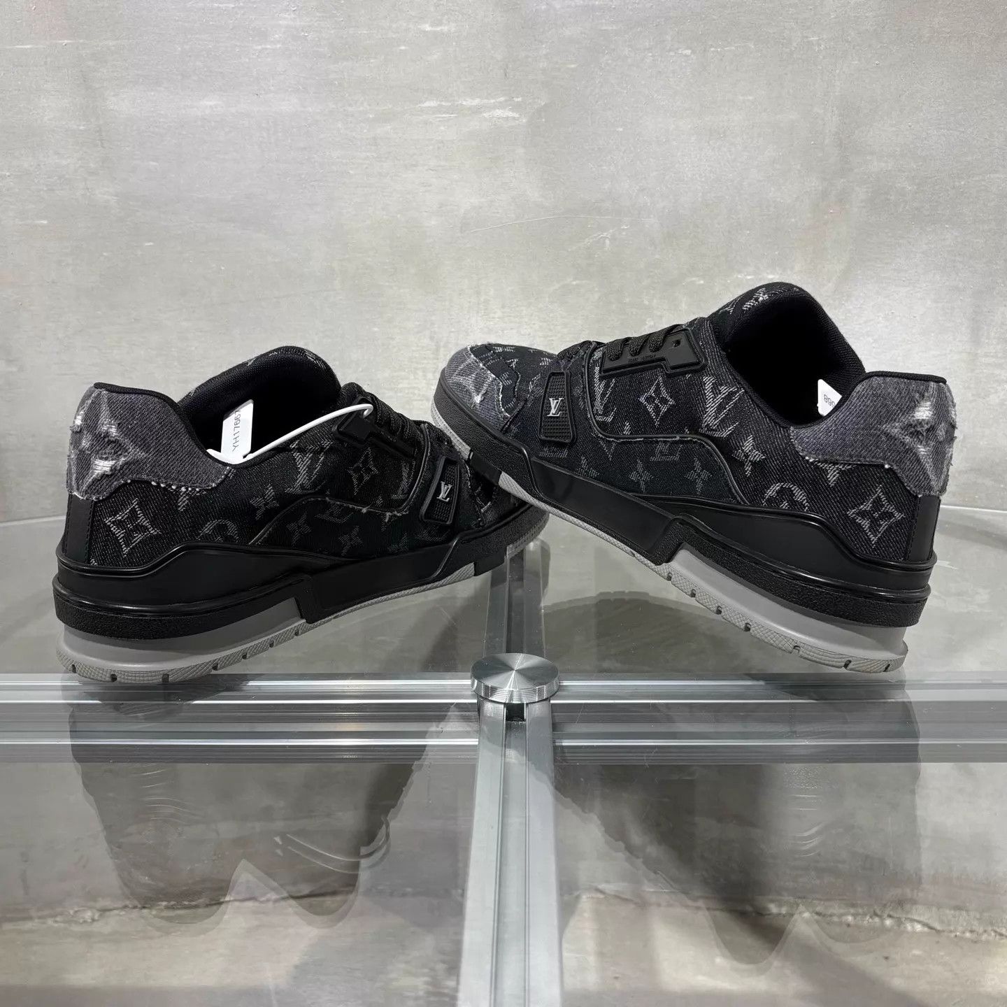 Louis Vuitton LV Trainer Distressed Denim Black UK9.5/43.5 Size US 10.5 / EU 43-44 - 5 Thumbnail