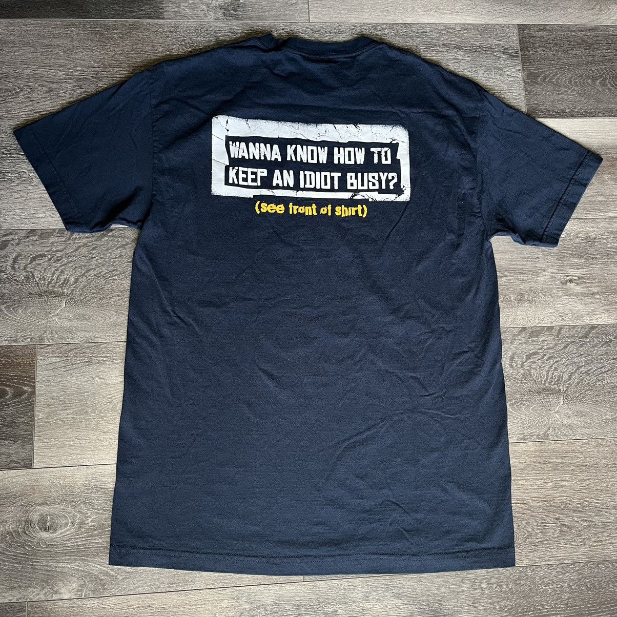 Vintage Vintage 2000s Wanna Know How To Keep An Idiot Busy Humor Tee Size US L / EU 52-54 / 3 - 4 Thumbnail