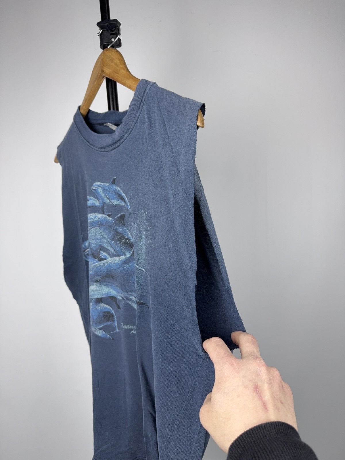 Vintage Vintage 90s Bottlenose Dolphins Australia Sleeveless Tee Size US M / EU 48-50 / 2 - 7 Thumbnail