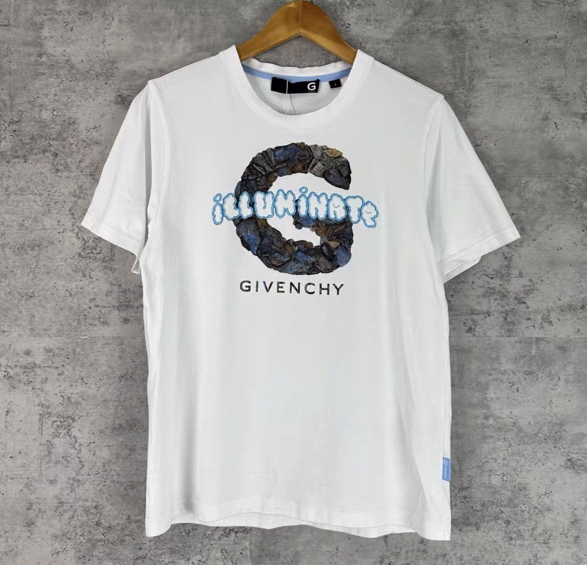 Givenchy Givenchy Beaded Logo Short Sleeve T-shirt J42 Size S / US 4 / IT 40 - 1 Thumbnail