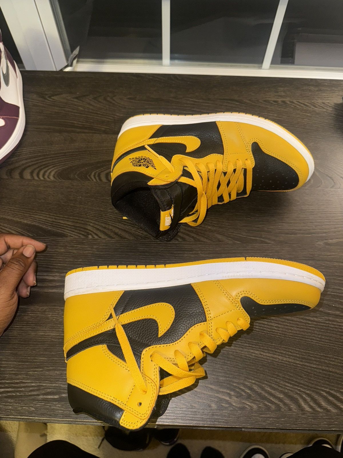 Nike Air Jordan 1 Size US 9.5 / EU 42-43 - 2 Thumbnail