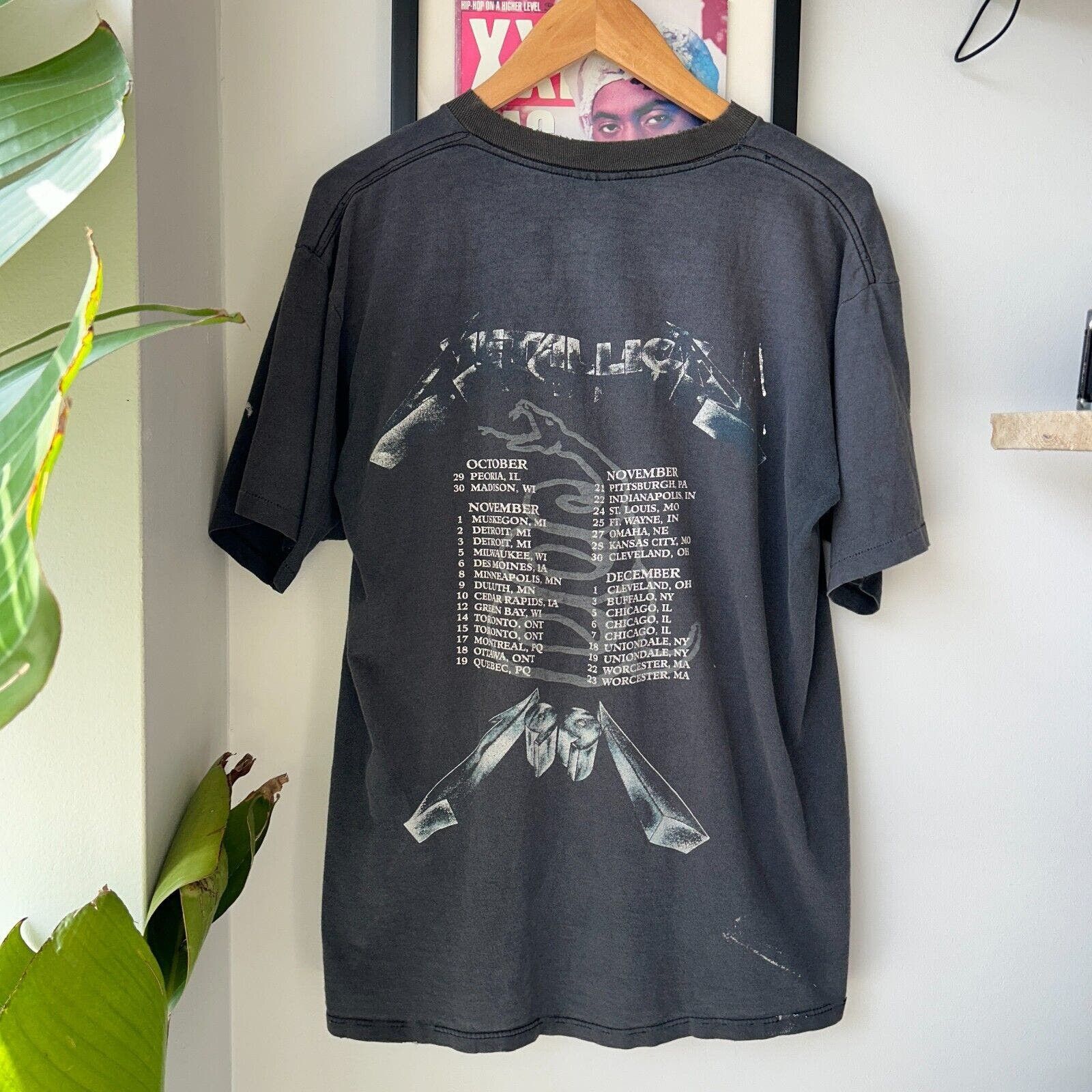 Metallica VINTAGE 1991 | Metallica Black Tour Thrashed Band T-Shirt L Size US L / EU 52-54 / 3 - 7 Thumbnail