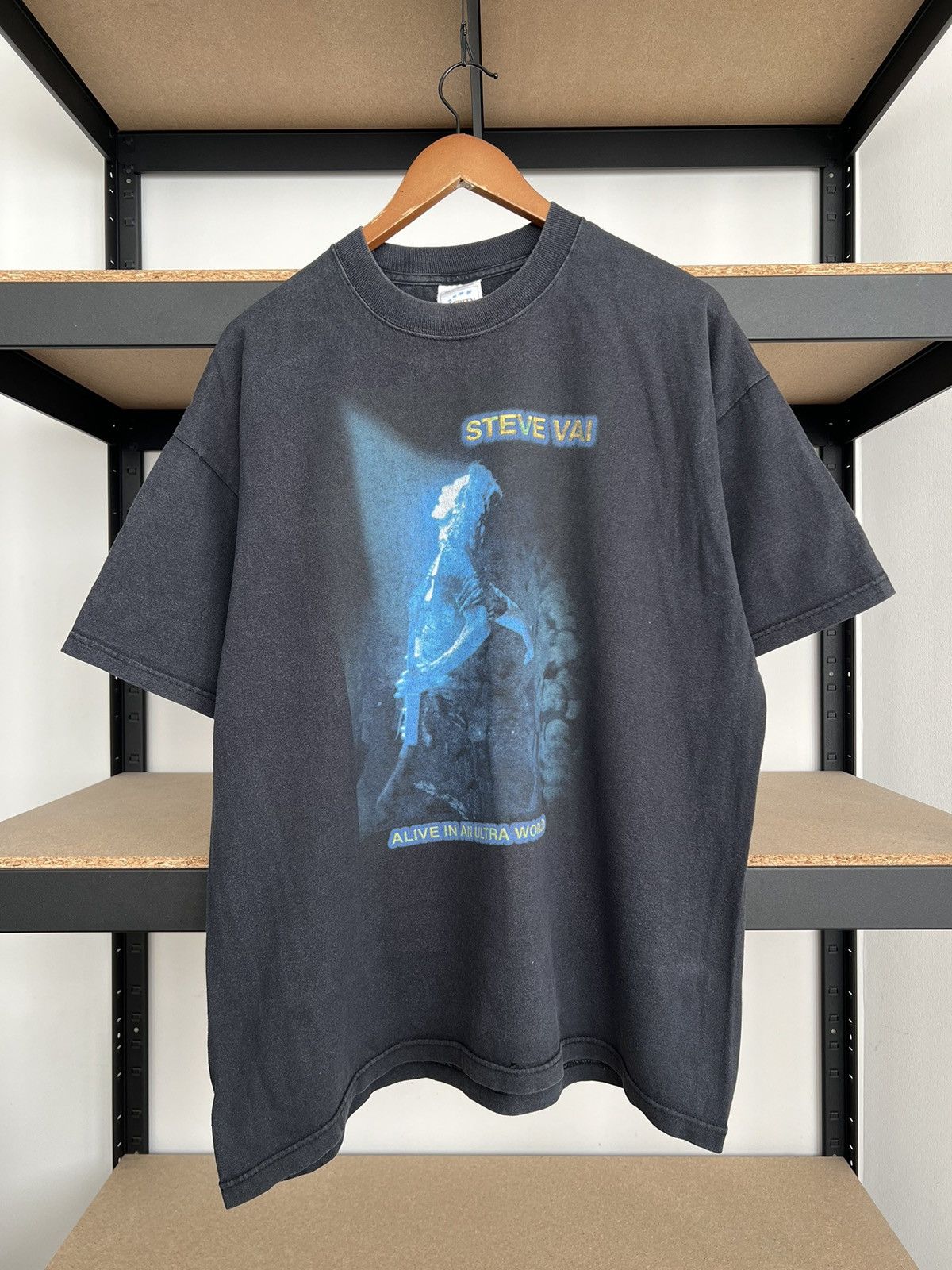 Band Tees Vintage 2001 Steve Vai Alive in an Ultra World Tour T-shirt Size US XL / EU 56 / 4 - 1 Thumbnail