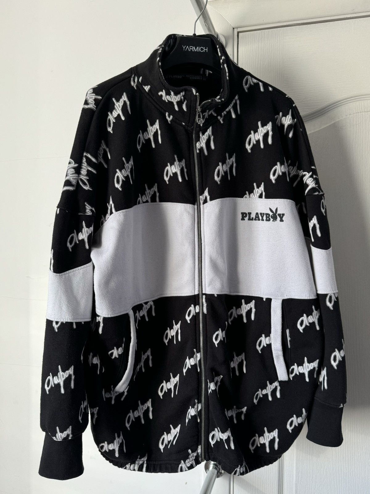 Playboy Playboy x Misquided Monogram Spellout Logo Zip Jacket XL Size US XL / EU 56 / 4 - 2 Thumbnail