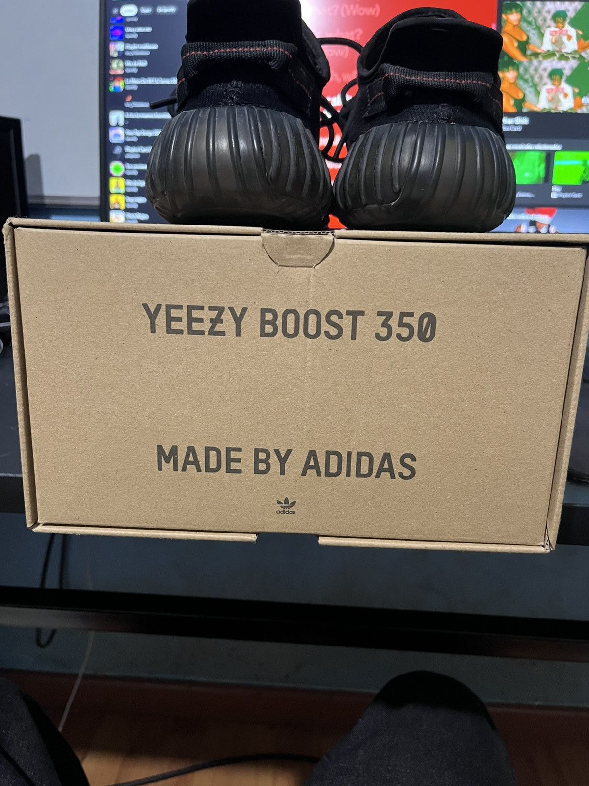 Adidas Adidas Yeezy 350 v2 Bred Size US 9.5 / EU 42-43 - 12 Thumbnail