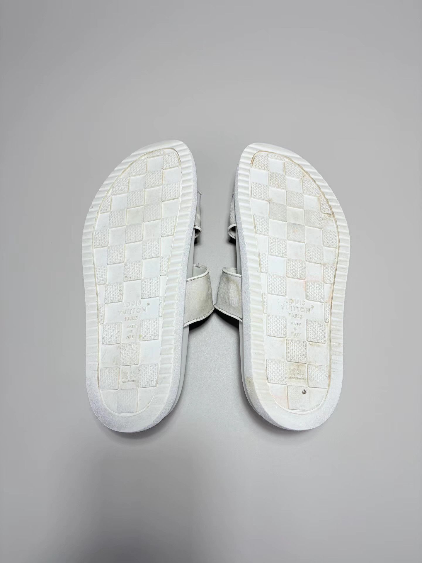 Louis Vuitton LOUIS VUITTON LV Leather Embossed Strap Slides K1 Size US 9 / EU 42 - 5 Thumbnail