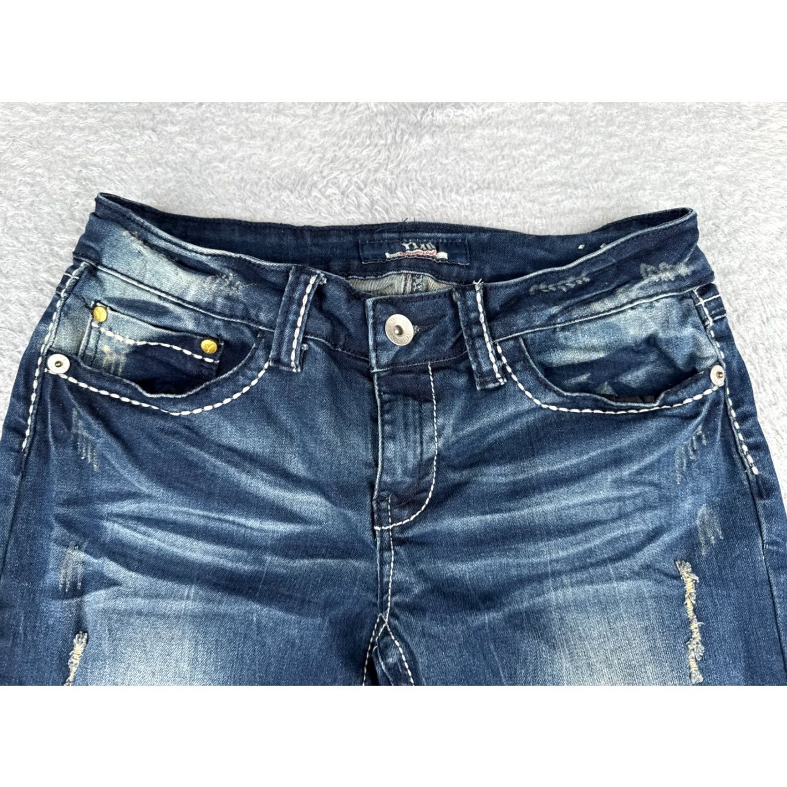 Vintage N62 Jeans Womens Capri Denim Distressed Low Rise 28x22 Blue Cotton Blend 4 YMI Womens Jeans Capris Distressed 5-Pocket Size 27" / US 4 / IT 40 - 4 Thumbnail