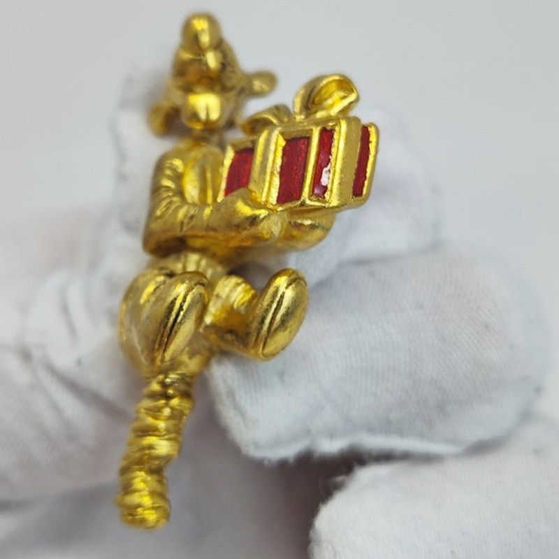 Disney Disney Winnie the Pooh Gold-Toned Holiday Brooch Size ONE SIZE - 4 Thumbnail