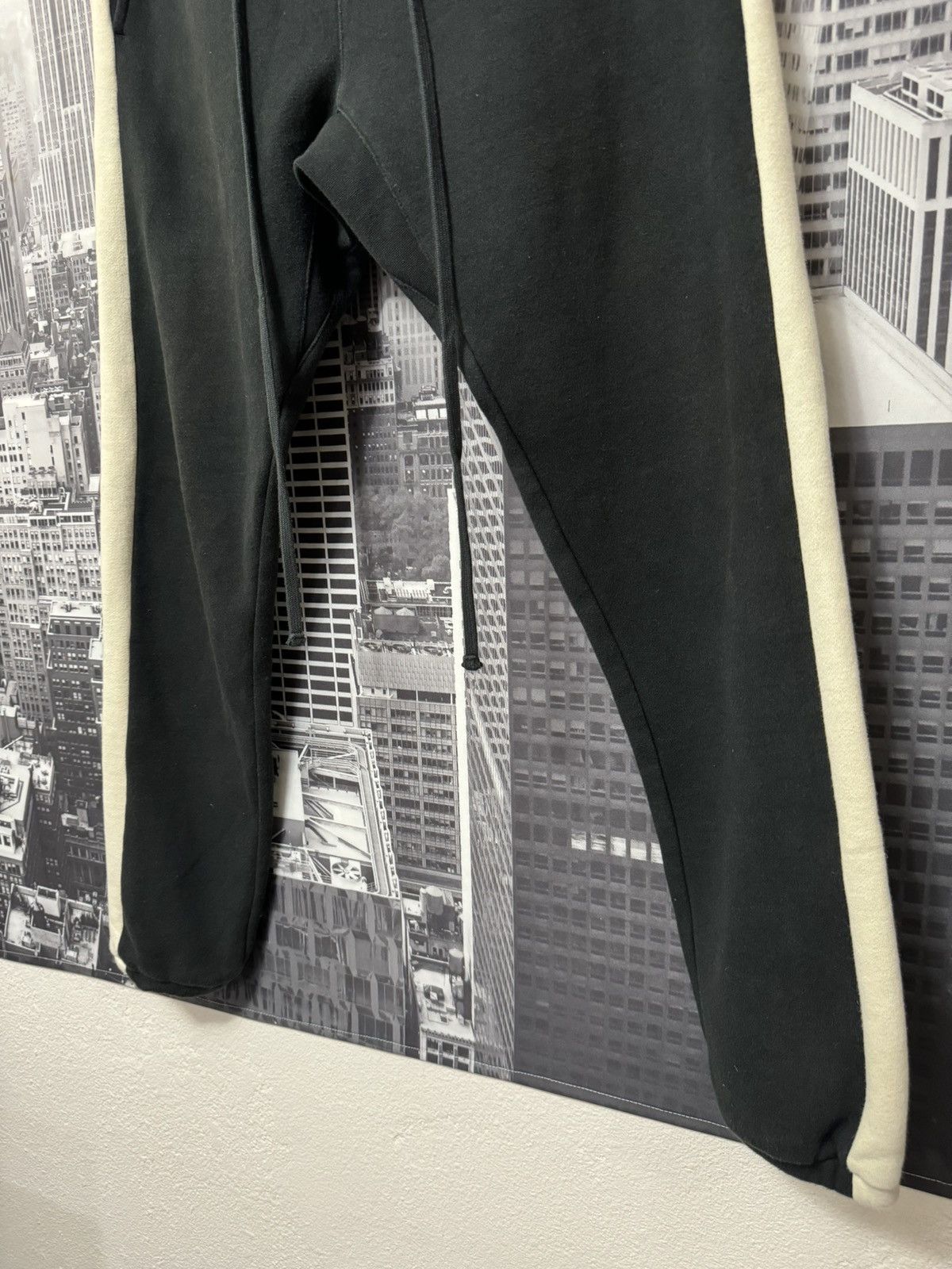 Fear of God Fear of God Essentials Stripe Sweatpants Black SZ Medium💥 Size US 32 / EU 48 - 4 Thumbnail
