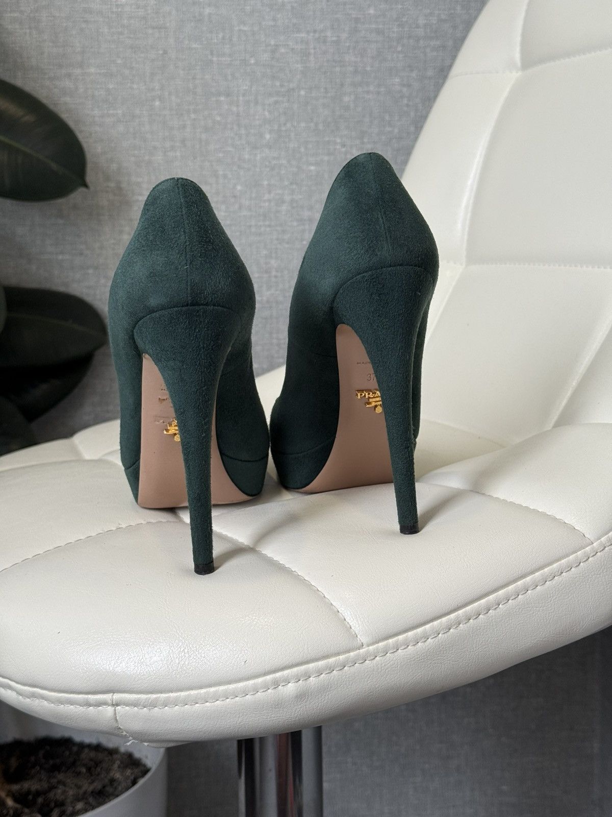 Prada Prada Green Suede Platform Peep Toe Stiletto High Heel Pumps Size US 7.5 / IT 37.5 - 18 Thumbnail