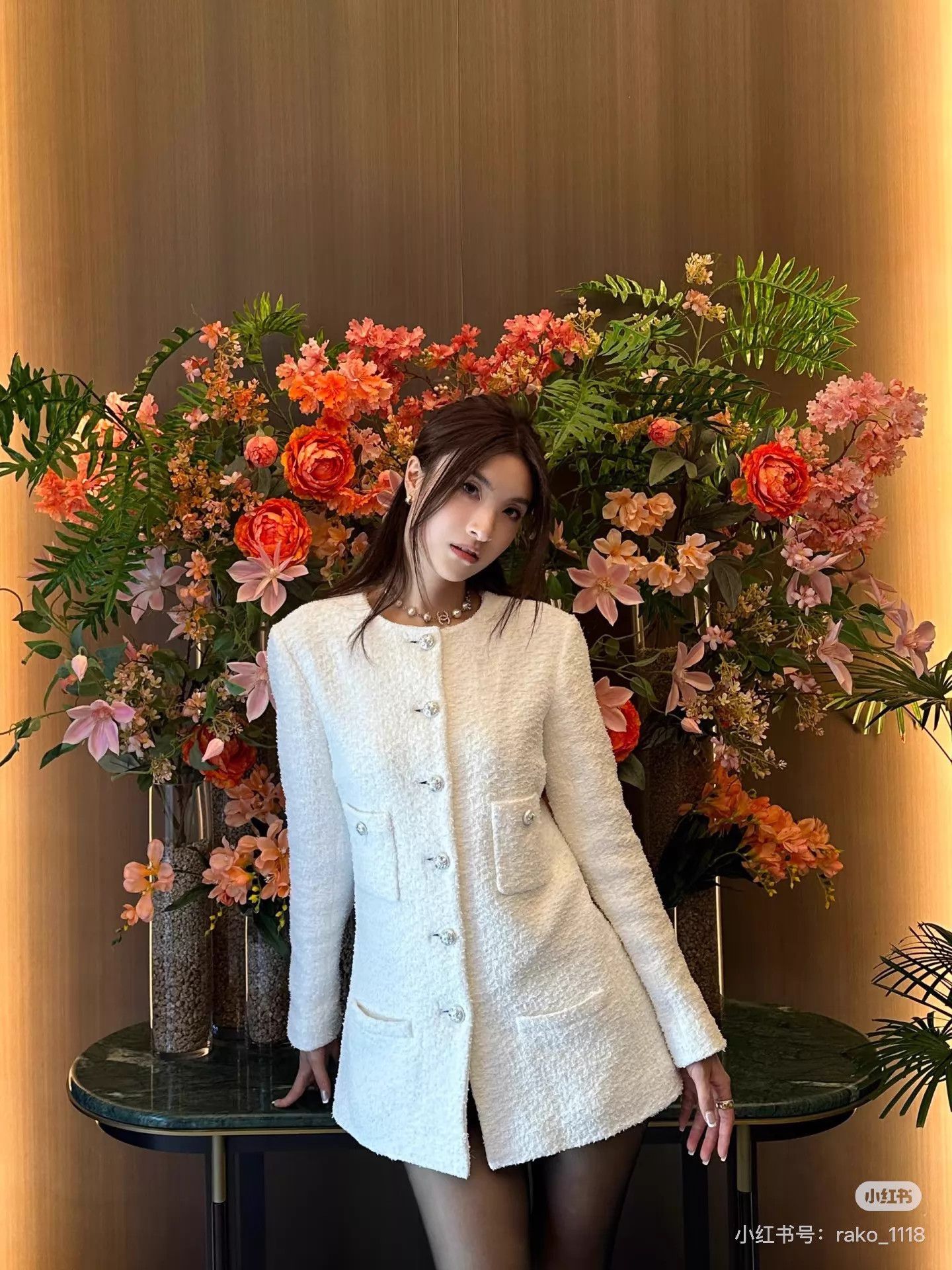 Chanel Chanel 23S White Tweed 4-Pocket CC Crystal Button Jacket 36 Size XS / US 0-2 / IT 36-38 - 4 Thumbnail