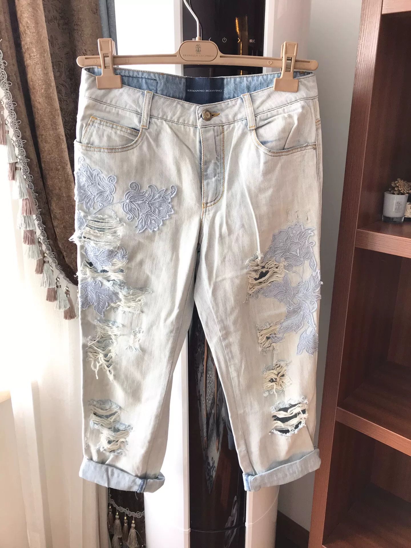 Ermanno Scervino Ermanno Scervino Women's Embroidered Distressed Jeans Size 36" / US 14 / IT 50 - 1 Thumbnail