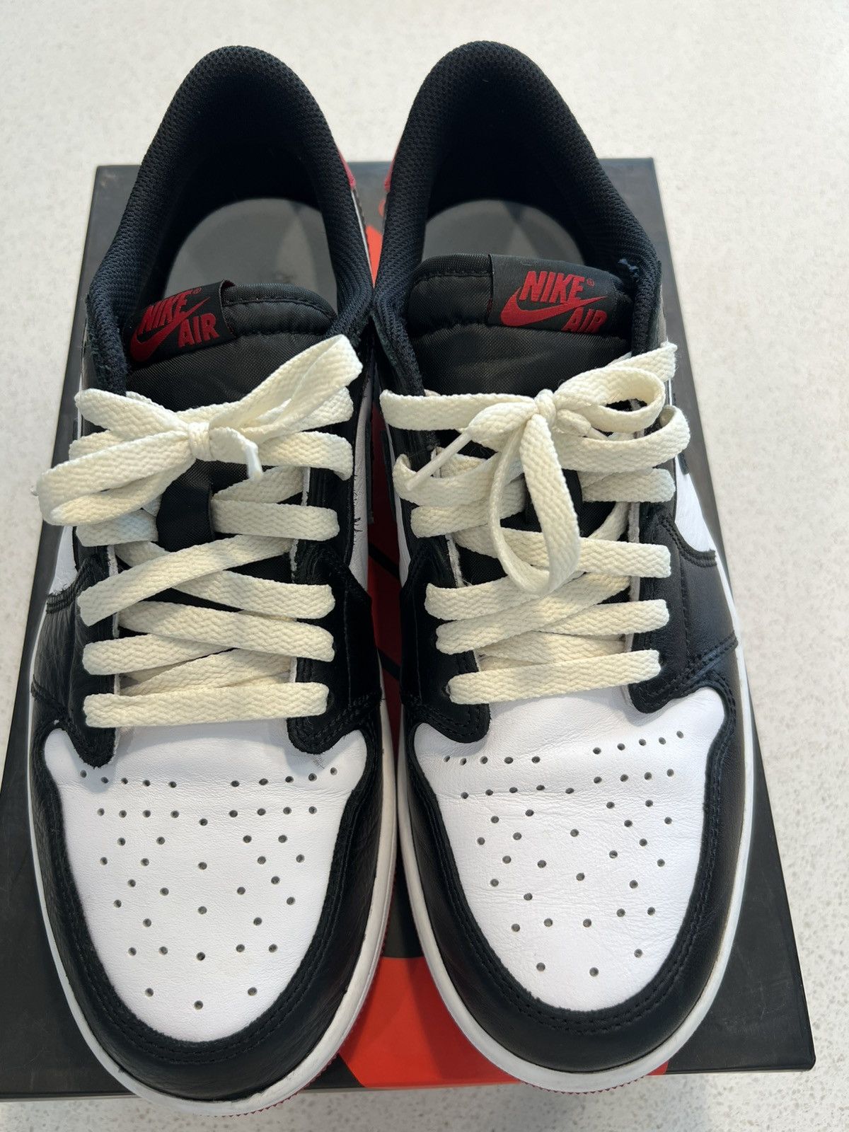 Jordan Brand Jordan 1 Retro Low OG (Black Toe) Size US 10.5 / EU 43-44 - 2 Thumbnail