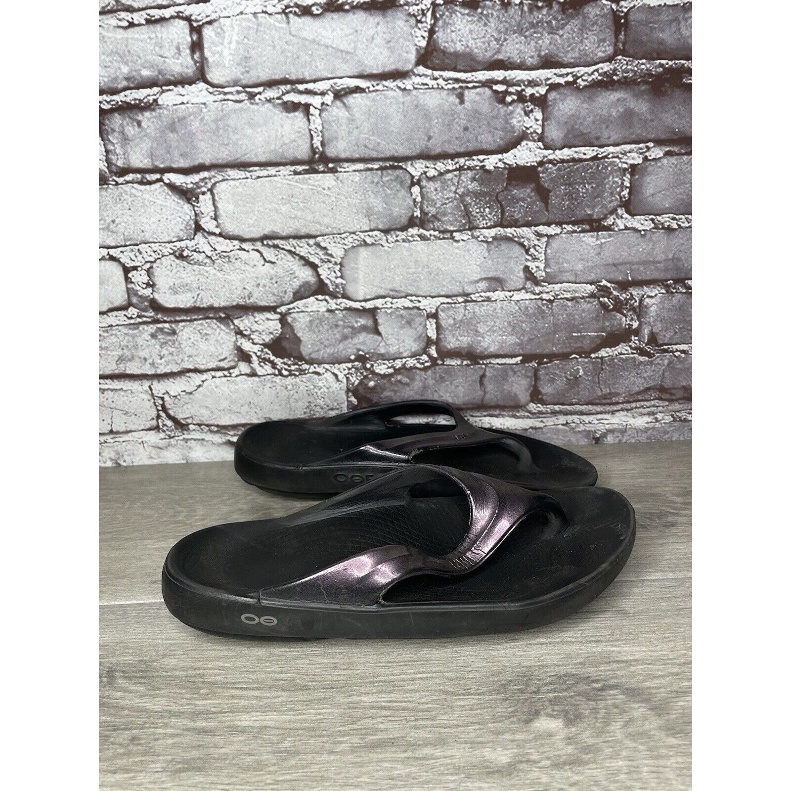 Other Oofos Oolala Cabernet Metallic Purple Recovery Thong Sandals Size US 9 / IT 39 - 3 Thumbnail