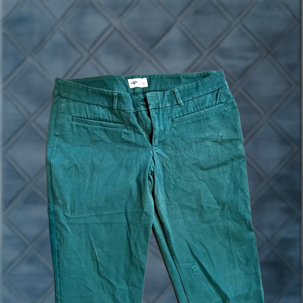 Old Navy Old Navy Pixie Pants Women Size 12 Green Cropped Capri Slim High Rise Capris, 21 Inseam, Cotton Blend, Button Fly, Pockets, Regular, Women Size 34" / US 12 / IT 48 - 1 Thumbnail