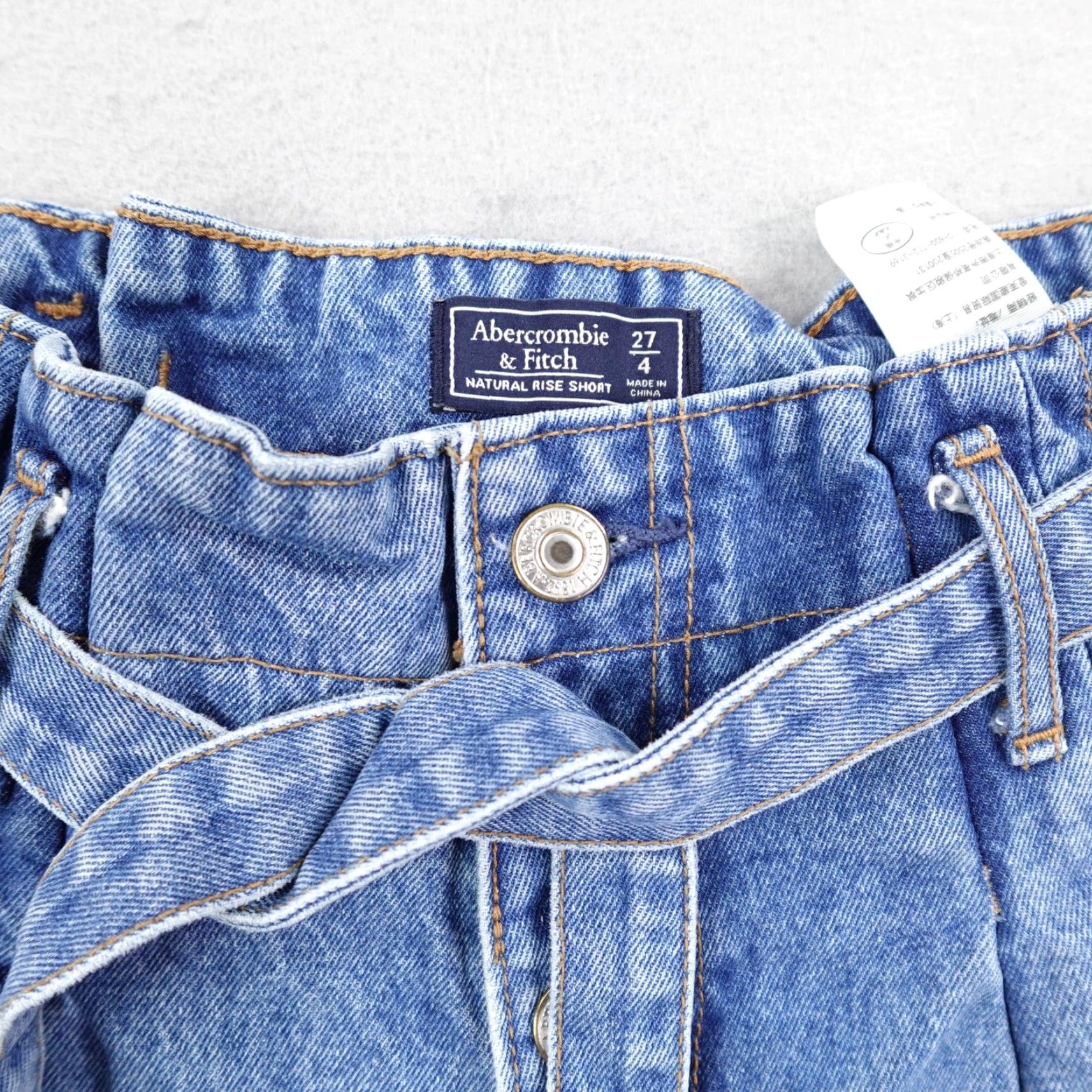 Abercrombie & Fitch Abercrombie & Fitch Shorts Womens 4 Blue Natural Rise Denim High Waist Belted Size 27" / US 4 / IT 40 - 2 Thumbnail