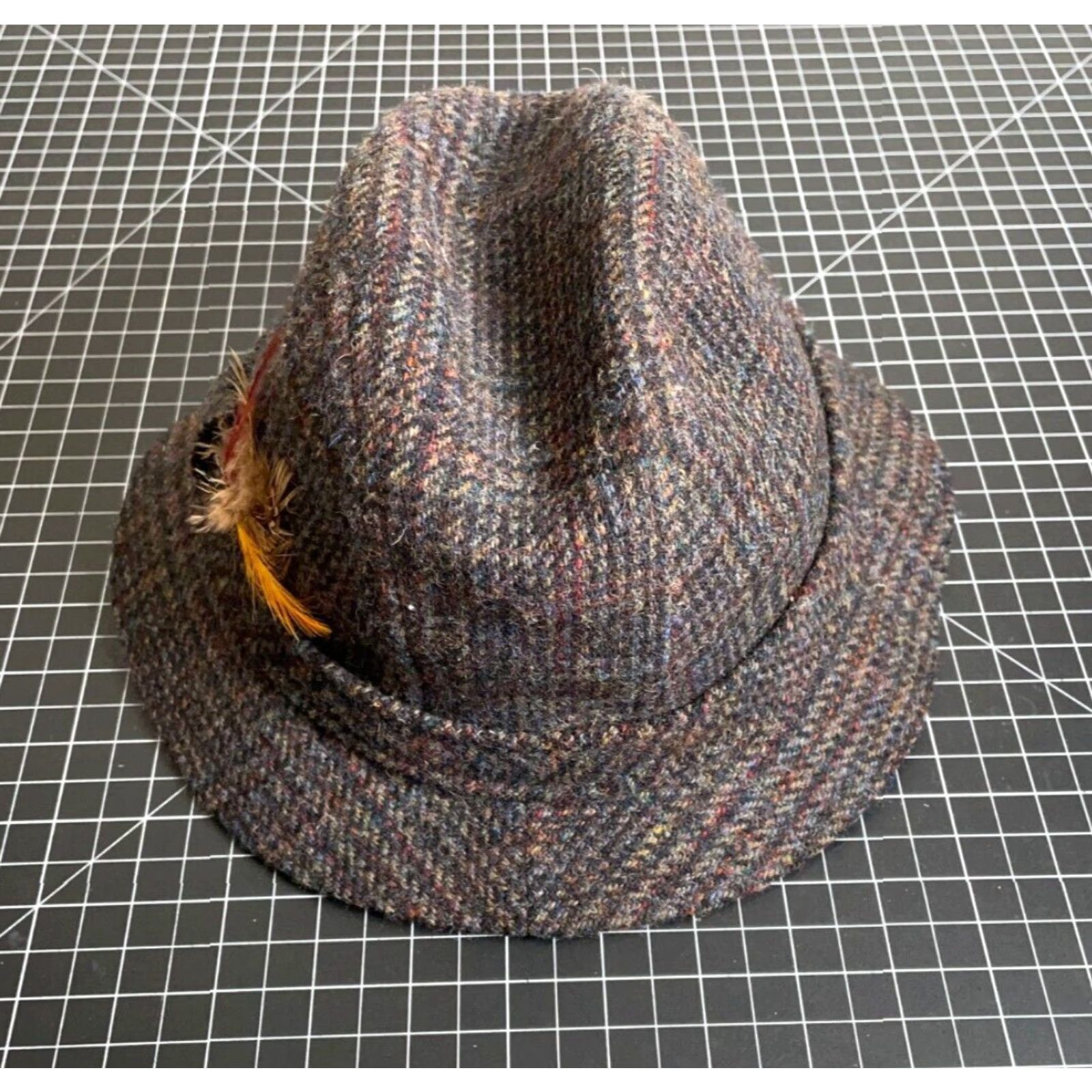 Avenue VINTAGE Dobbs Fifth Avenue Tweed Fedora 1970s Men's Medium 7 1/8 Brown Feather Size ONE SIZE - 6 Thumbnail