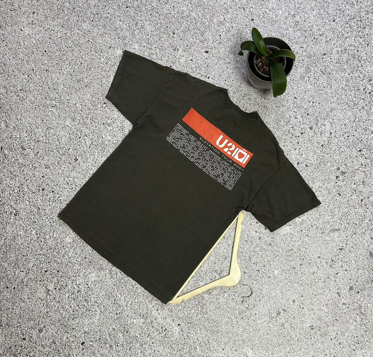 Band Tees × Vintage Vintage U2 Elevation Tour 2001 Rock Band T-Shirt Size US XL / EU 56 / 4 - 2 Thumbnail