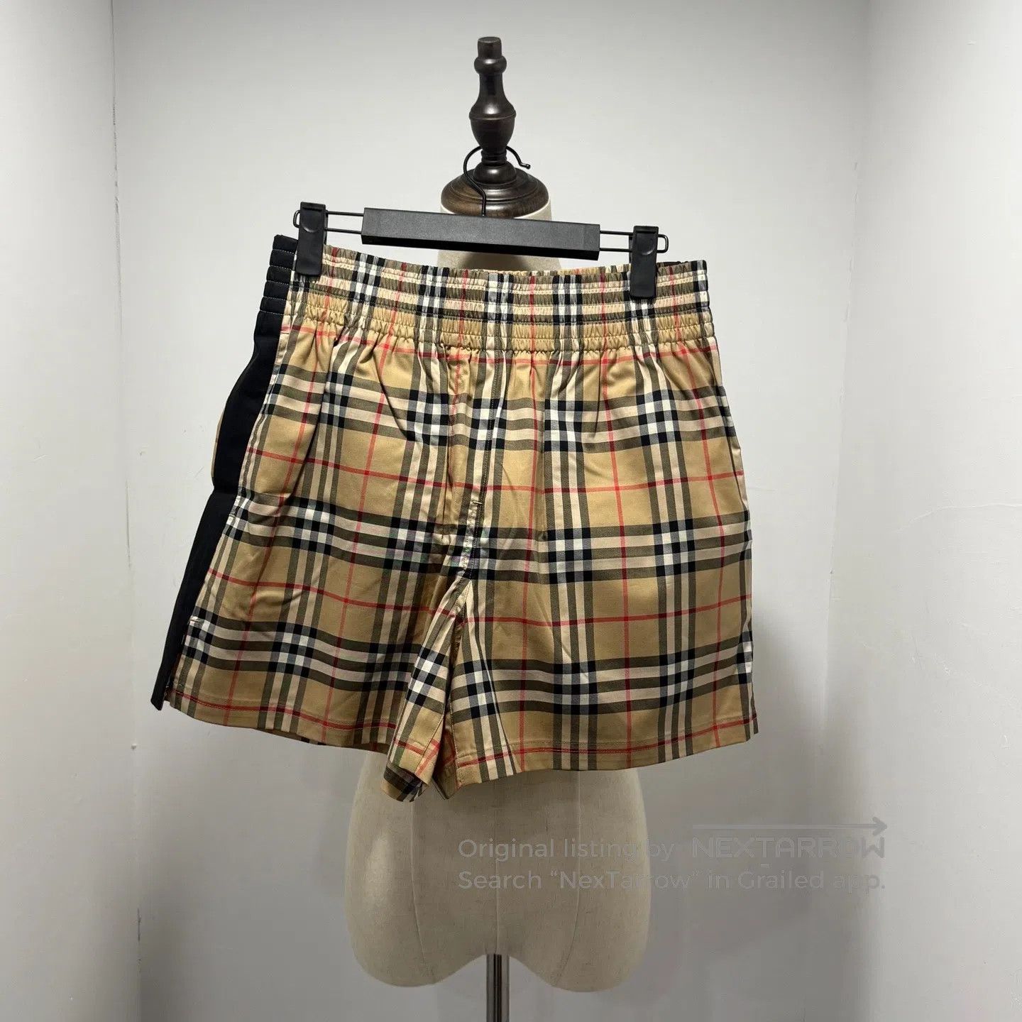 Burberry Burberry size UK6 Trending Black and White Plaid Shorts| Size US 27 - 2 Thumbnail