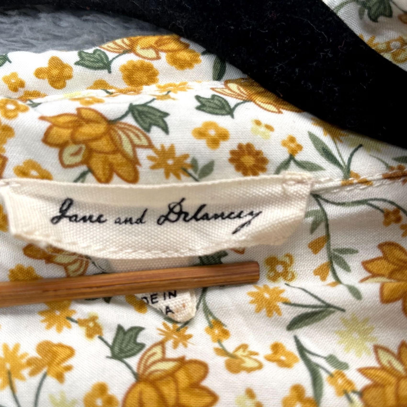 Vintage Jane And Delancey Shirt Womens M Beige Floral Roll Tab Sleeve Button Up Size M / US 6-8 / IT 42-44 - 3 Thumbnail
