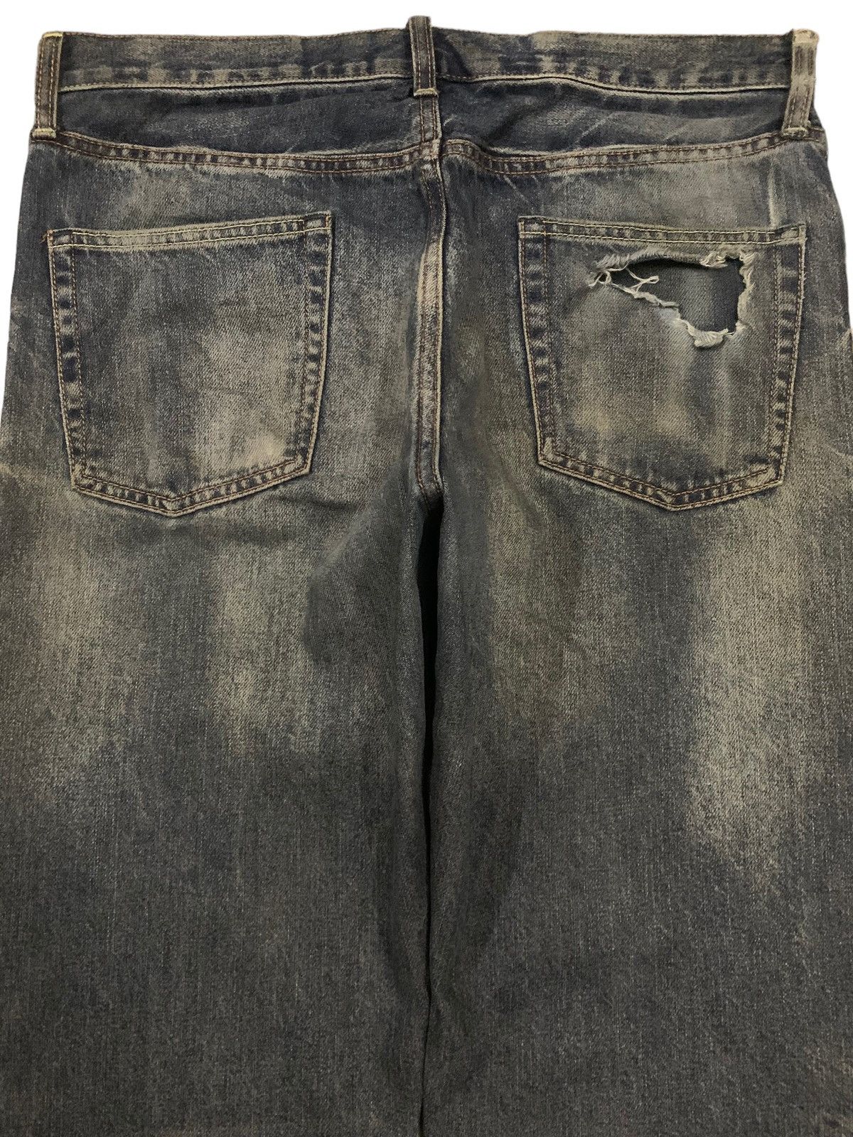 GU × Undercover Vintage Japanese Brand GU Dark Mud Washed Loose Ripped Jeans Size US 33 - 11 Thumbnail