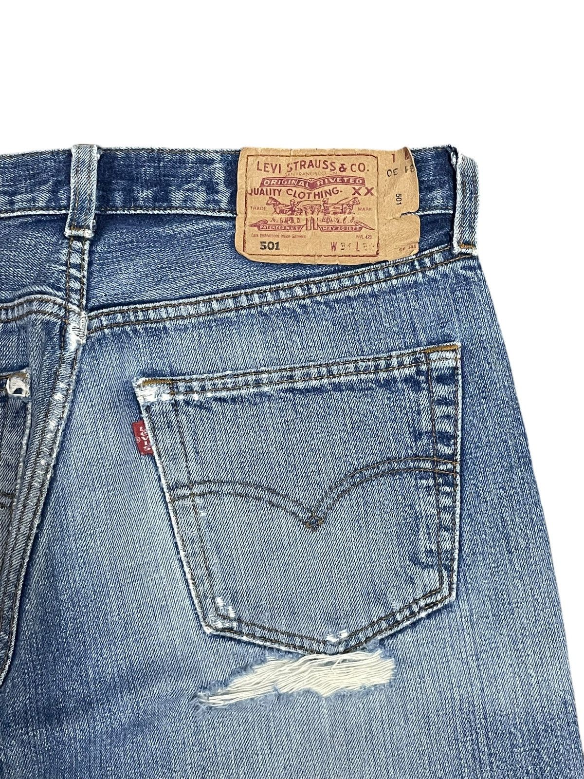 Levi's Vintage Levi’s 501 Button Fly Distressed BlueWash Jeans #C01 Size US 31 - 11 Thumbnail