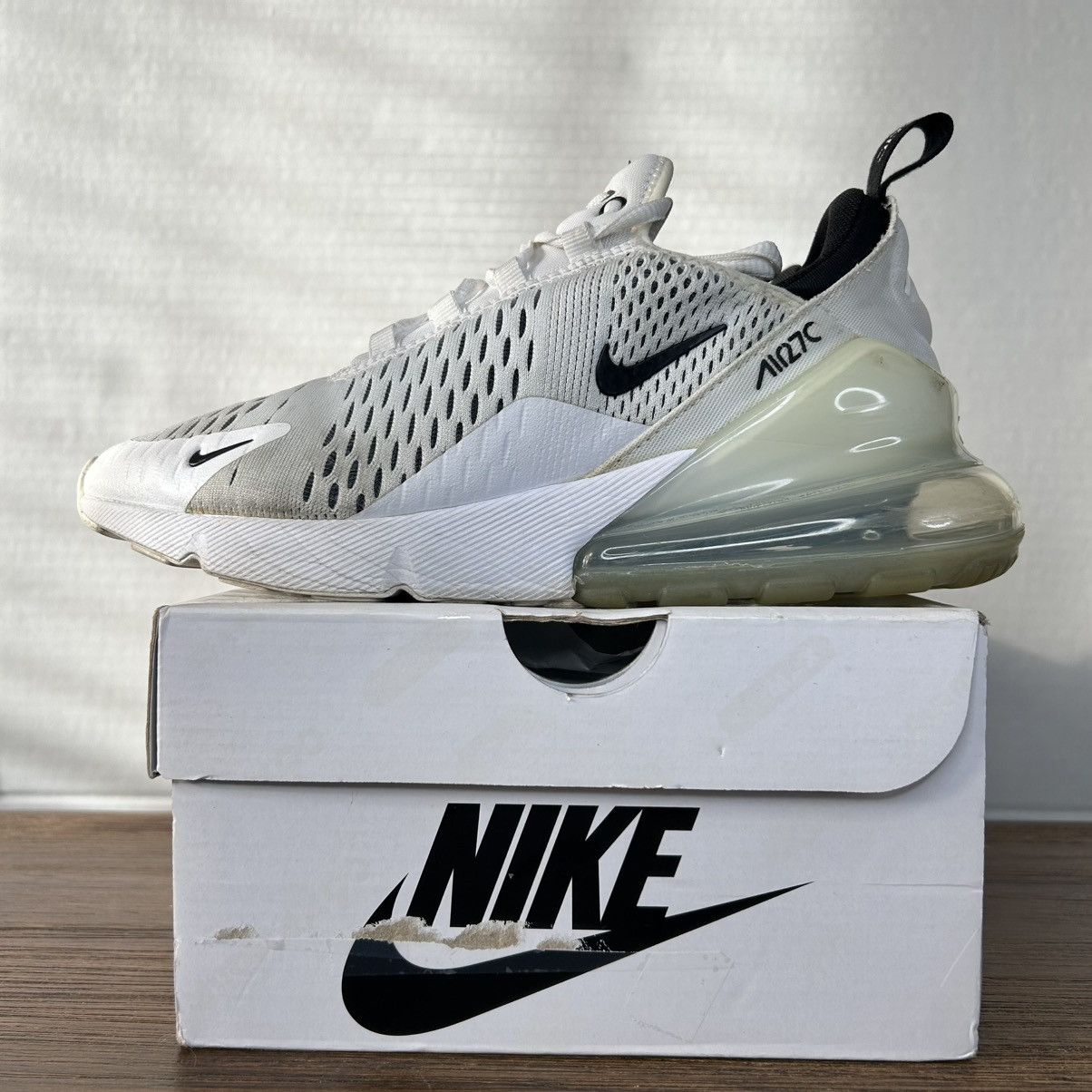 Nike Nike Air Max 270 White and Black Sneakers Women Size 8 Size US 8 / IT 38 - 2 Thumbnail