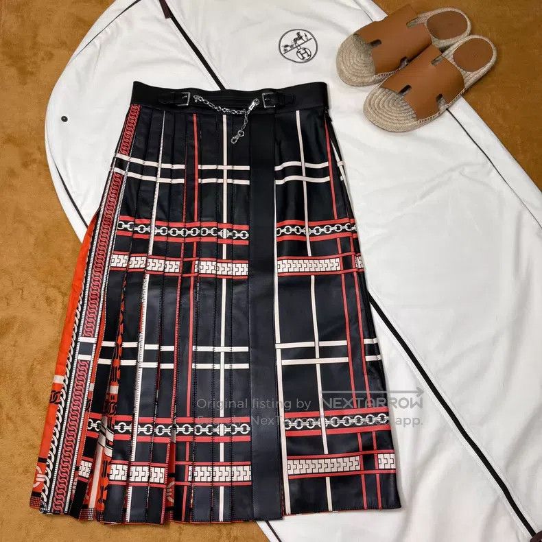Hermes Hermes Black and Red Leather Pleated Skirt Size 42" / US 20 - 1 Thumbnail