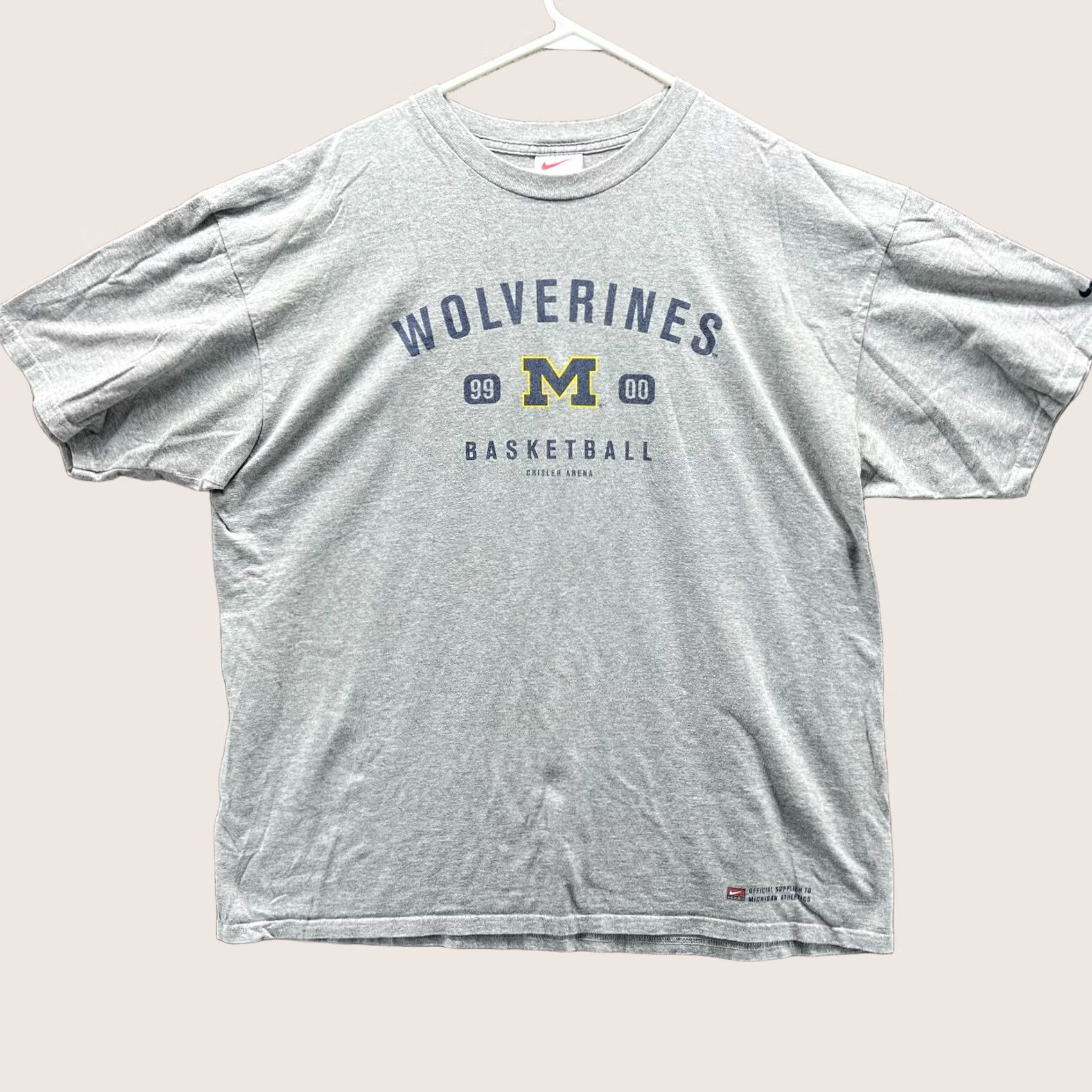 Nike VINTAGE Nike Shirt Mens XL Gray Crewneck Michigan Wolverines Basketball Y2K Shirt Size US XL / EU 56 / 4 - 1 Thumbnail