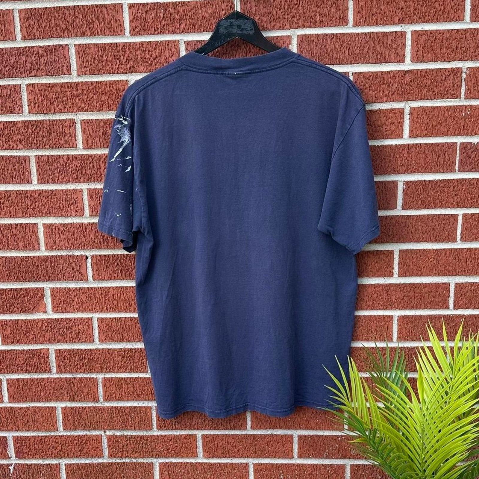 Vintage Vintage thrashed cleveland indians looney tunes shadow tee Size US L / EU 52-54 / 3 - 4 Thumbnail