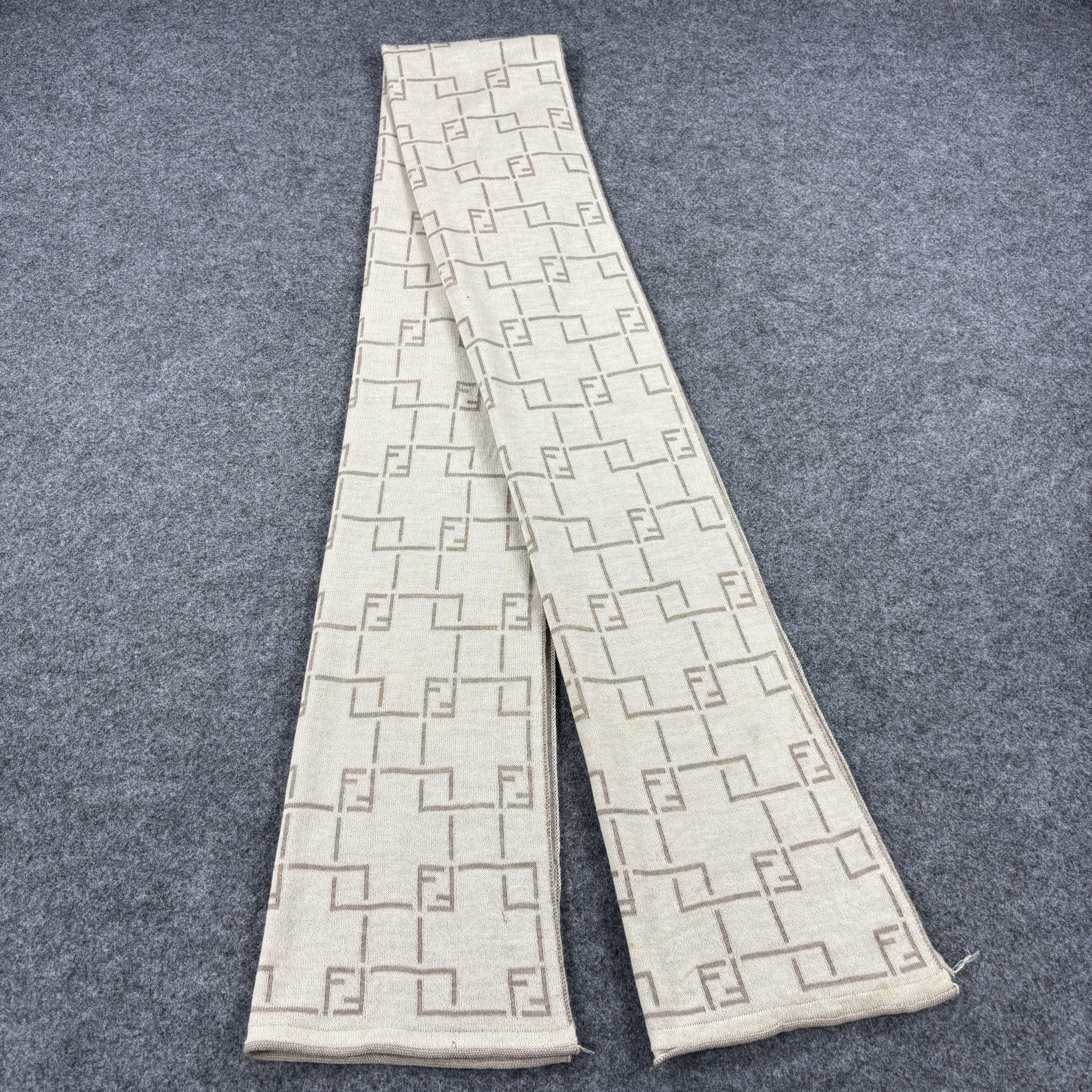 Fendi × Vintage GF10712 Fendi Scarf Neck Wear Muffler Nova Check Size ONE SIZE - 1 Thumbnail