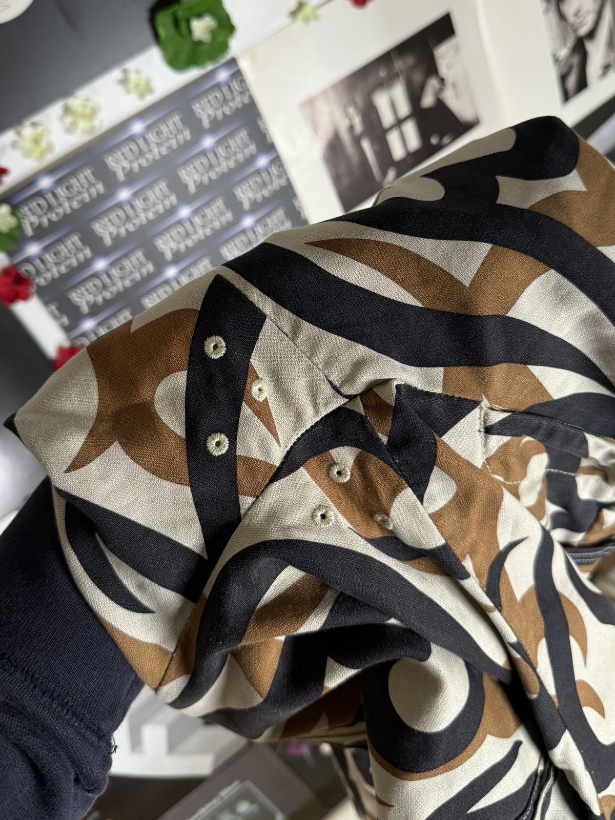 Number (N)ine AW04 "Give Peace A Chance" Tribal Hearts Camo Cargo Pants Size US 31 - 7 Thumbnail