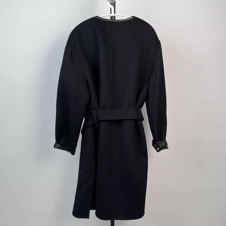 Louis Vuitton Louis Vuitton Black long coat with full print of presbyopi Size L / US 10 / IT 46 - 8 Thumbnail