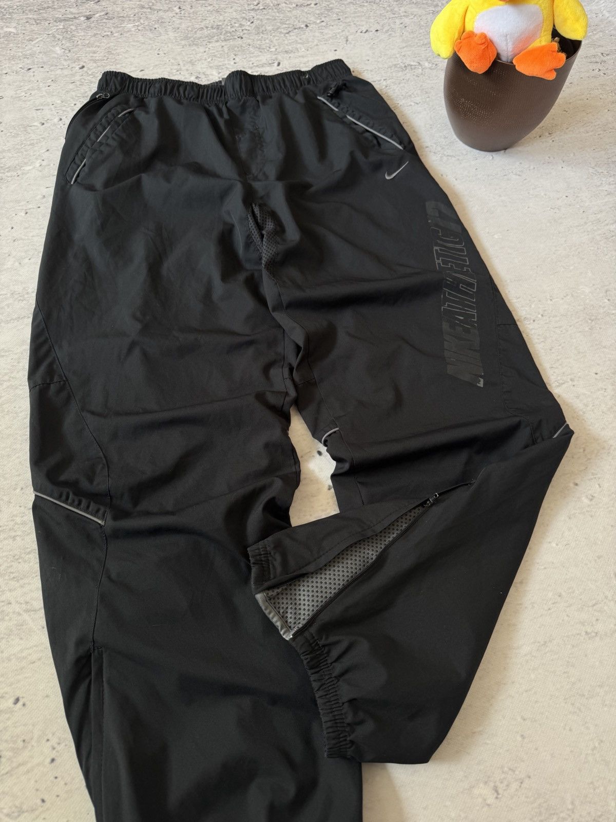 Nike × Vintage NIKE NYLON VINTAGE Y2K OVERSIZE BAGGY FIT PANTS SWEATPANTS Size US 32 / EU 48 - 4 Thumbnail