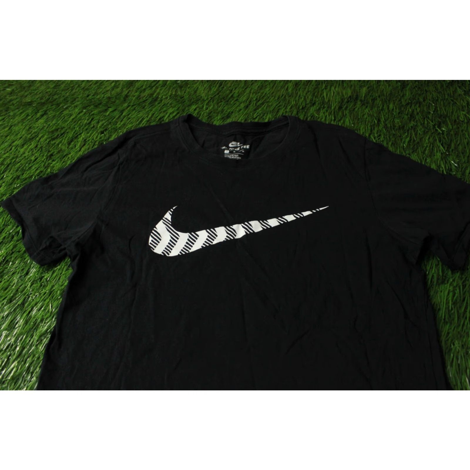 Nike Nike Shirt Mens Medium Black The Nike Tee 100% Cotton Jersey Short Sleeve Crew Neck T-Shirt-Original Casual Tee Size US M / EU 48-50 / 2 - 2 Thumbnail