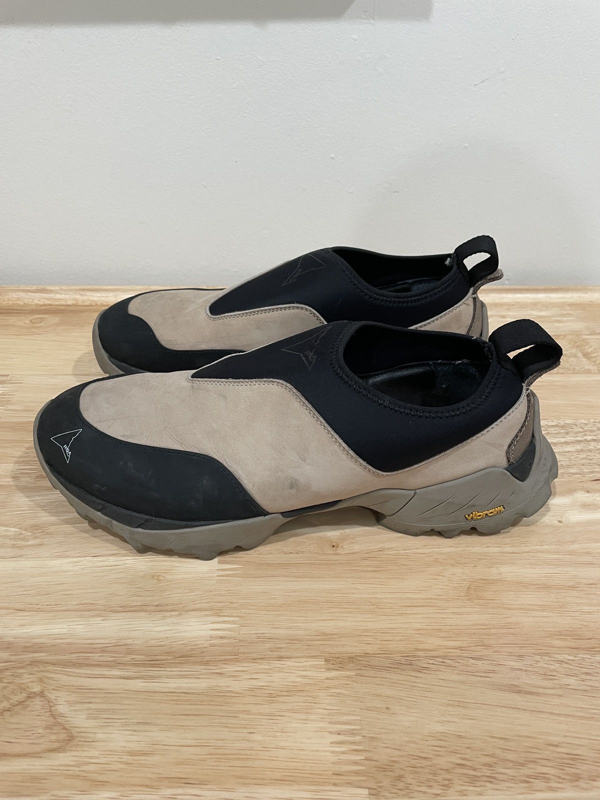 ROA ROA Slip-On Taupe and Black Size US 8.5 / EU 41-42 - 1 Thumbnail