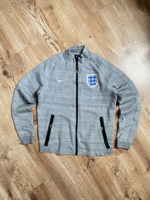 Nike tech outlet england