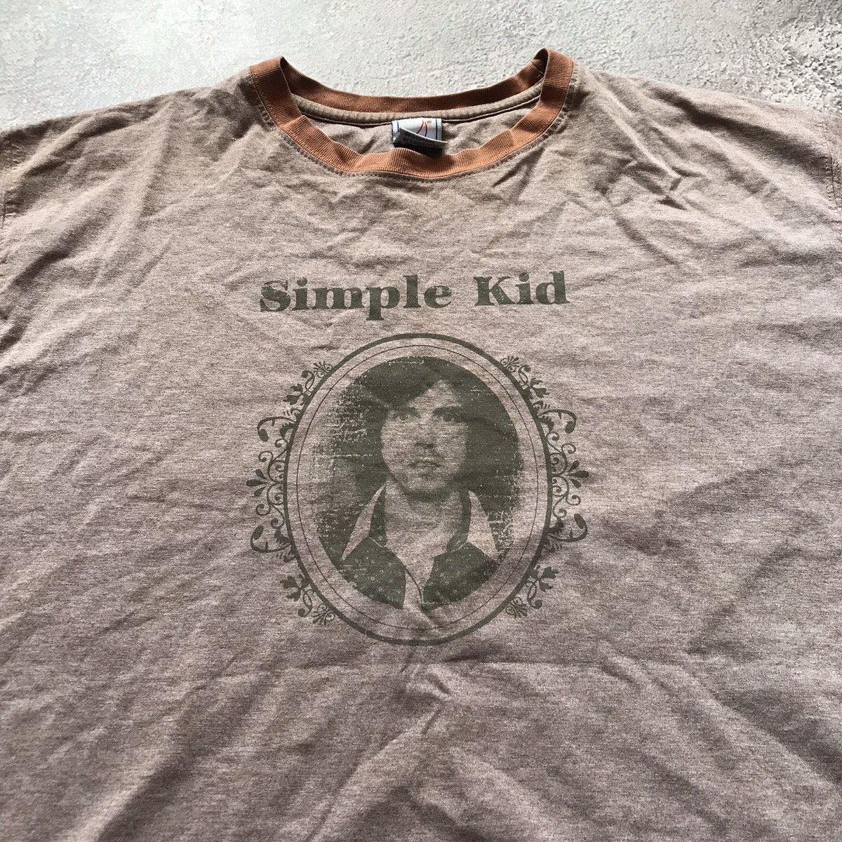 Vintage Vintage 90s Simple Kid Sun Faded Graphic Tee Streetwear M Size US M / EU 48-50 / 2 - 3 Thumbnail