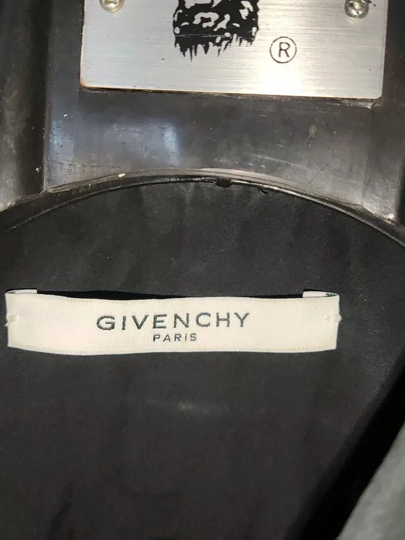 Givenchy Givenchy Size43 Classic black shirt Size US M / EU 48-50 / 2 - 3 Thumbnail