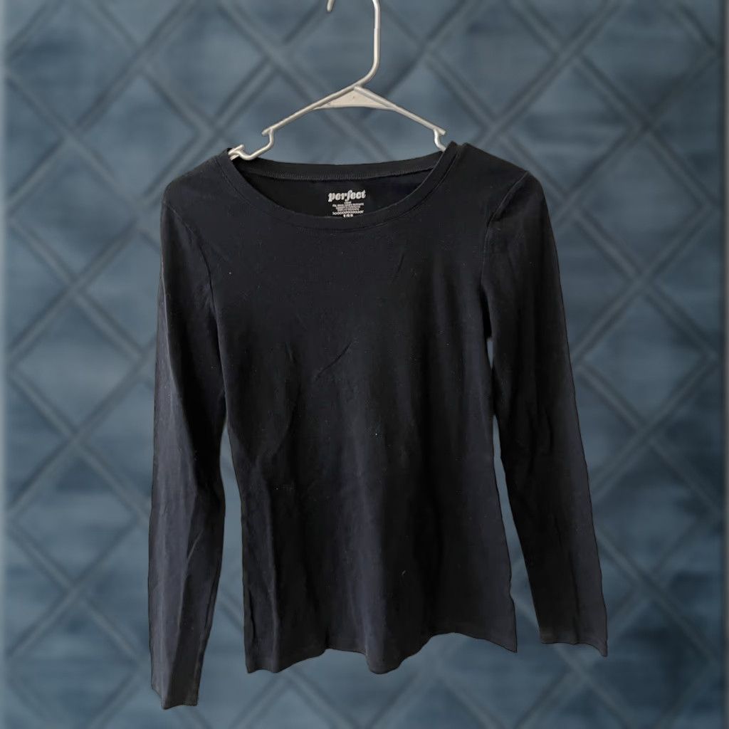 Old Navy Old Navy Black Long Sleeve Round Neck Top Shirt S Women Basic Slim 100% Cotton Vintage No? Size S / US 4 / IT 40 - 1 Thumbnail